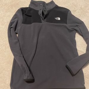 Light northface sweater